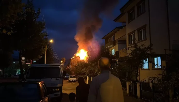 Bolu’da Yıldırım Çarpması Sonucu Apartman Yangını