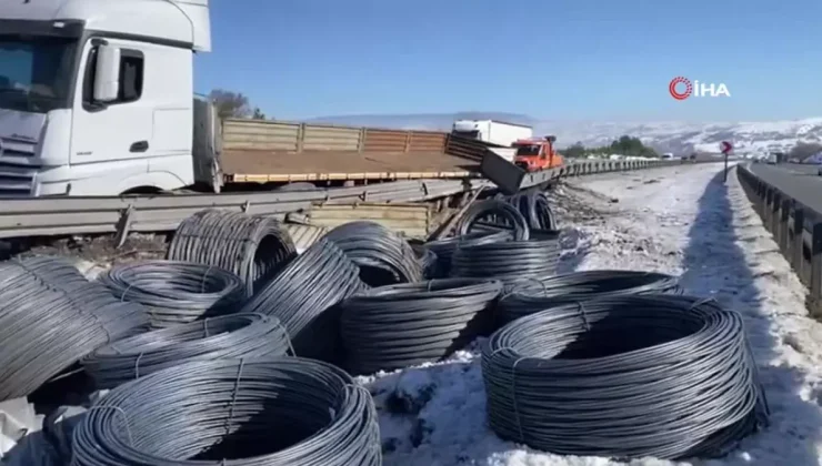 Uyuduğu İddia Edilen Tır Şoförü Otoyolda Kaza Yaptı